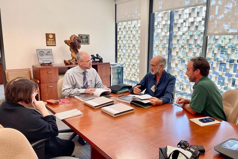 presentación del libro “a los pinos el viento” en Washington D.C.